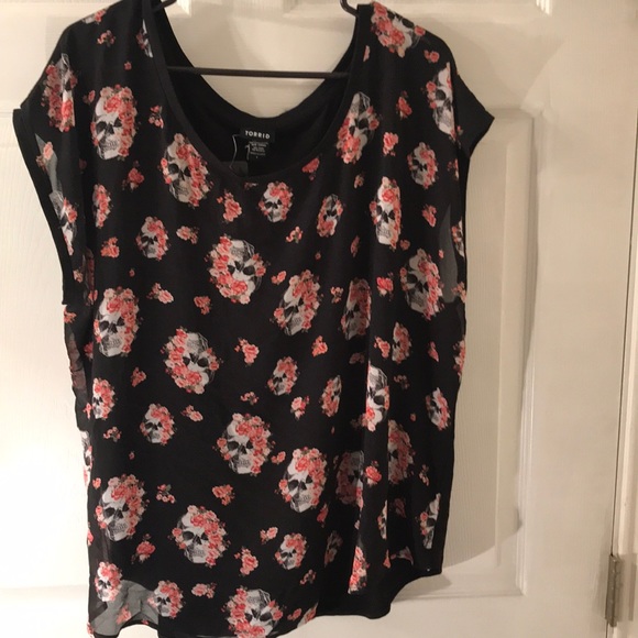 torrid Tops - Skull floral top Torrid size 1 NWT